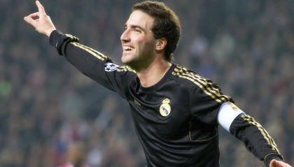 开云体育APP下载-阿什拉夫爆发，巴黎巅峰对决，胜出的是伊朗足球的百年孤寂