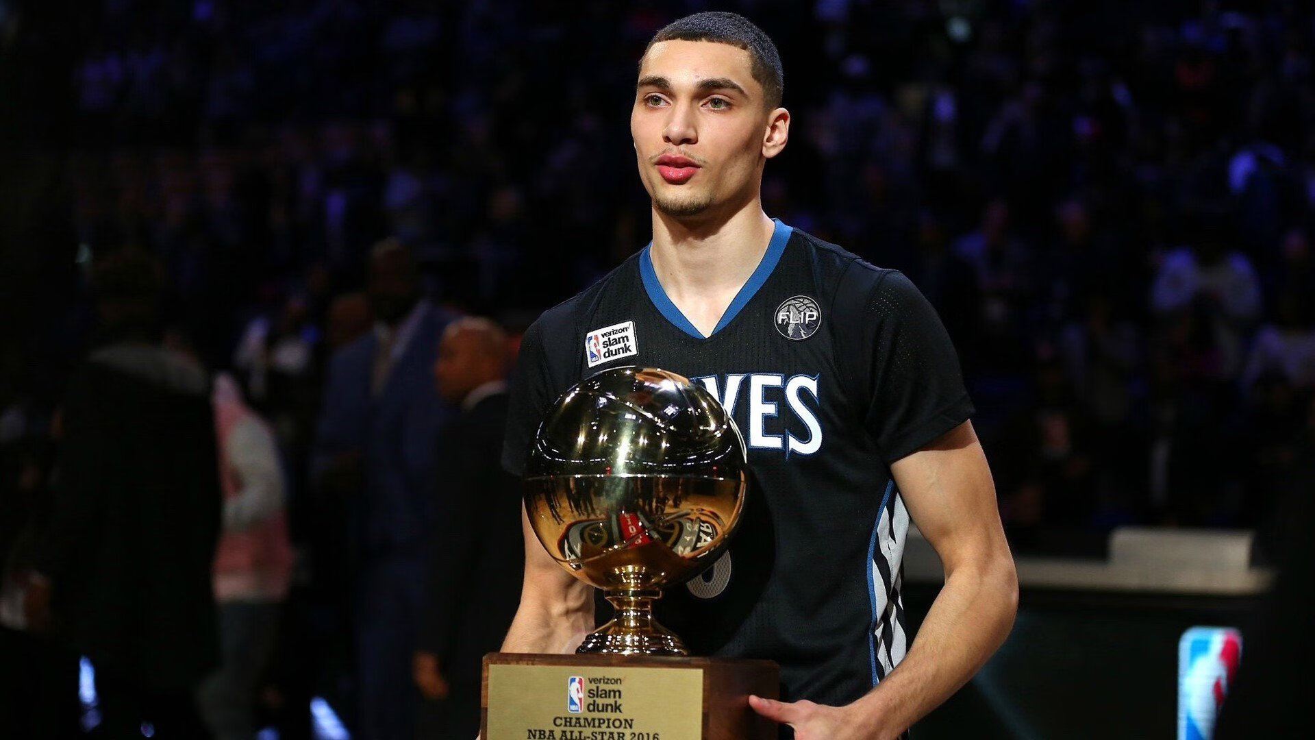 当F1赛道轰鸣遇上篮球场寂静，速度与耐心的双重奏