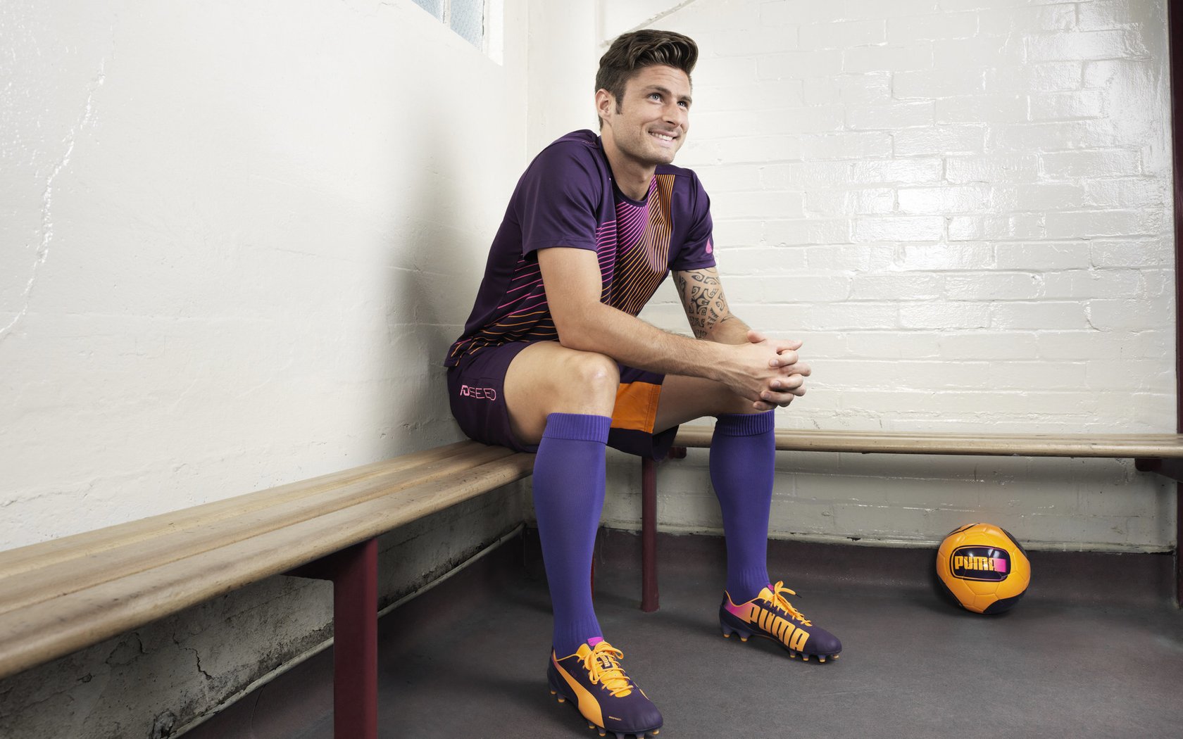 英超争冠之夜,皮克进攻端无人可挡,当后卫成为终极武器