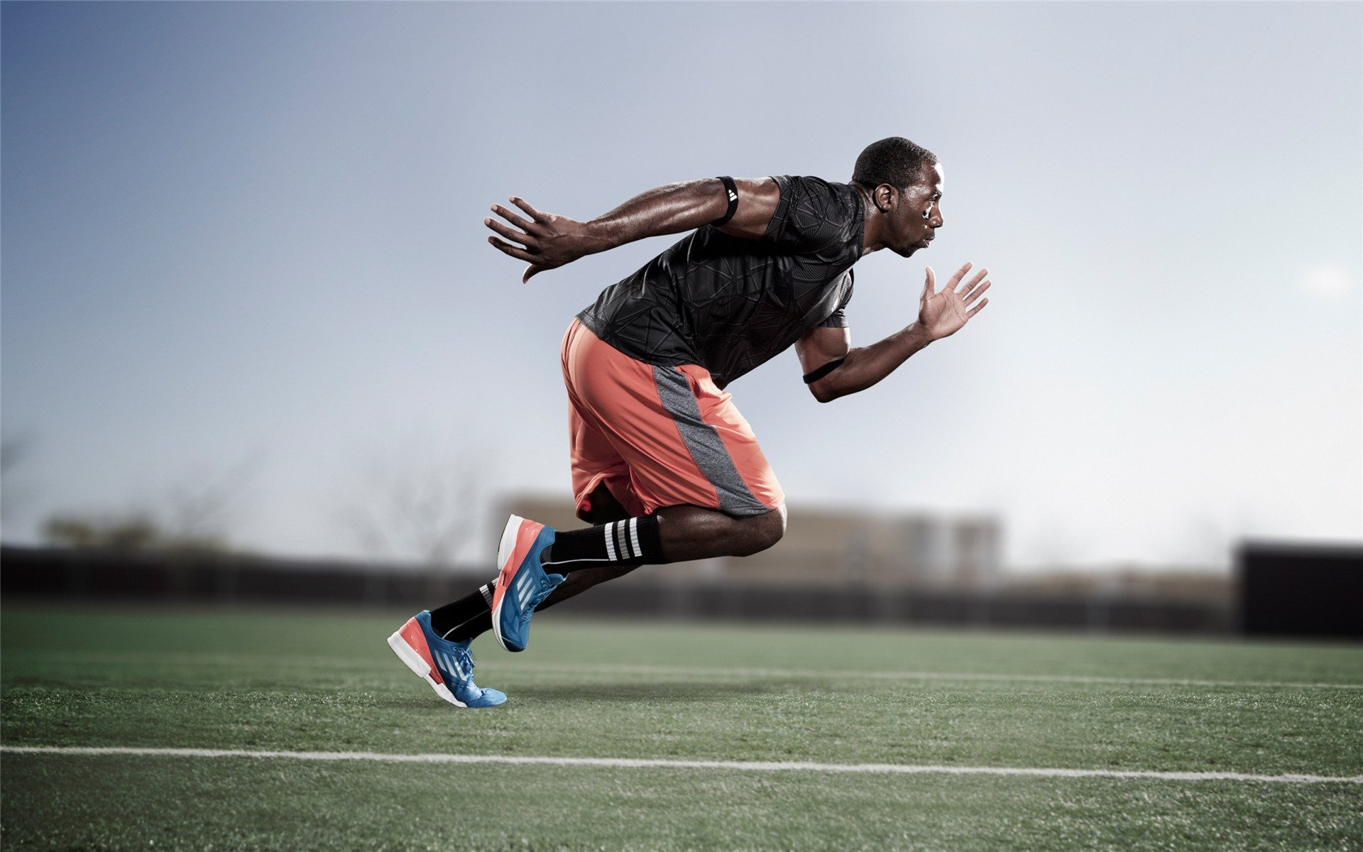 速度与坚韧,F1年度争冠焦点战与马刺强势拿下老鹰的双重启示