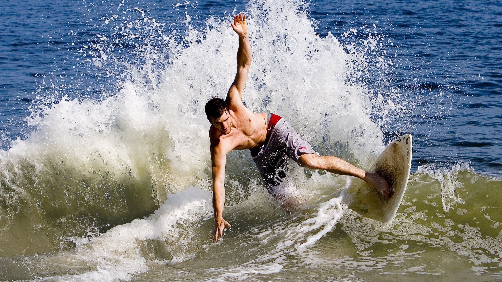 黄喜灿末节风暴,亚洲利刃刺穿黄色潜水艇